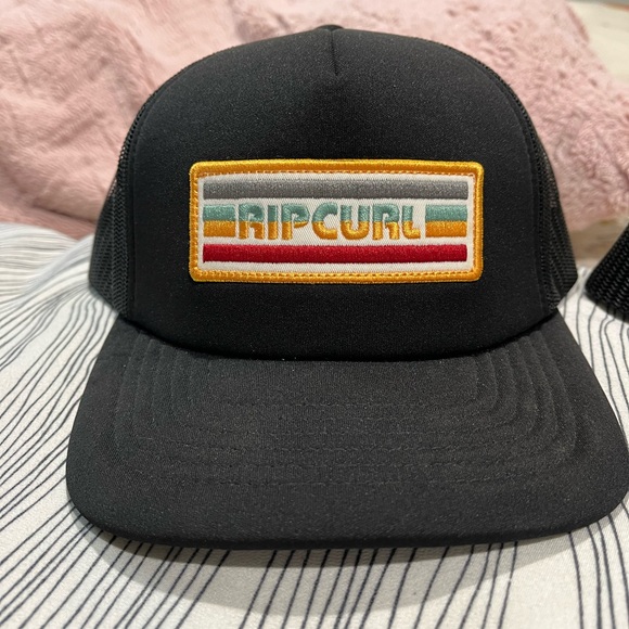 RipCurl lot. - Picture 10 of 10